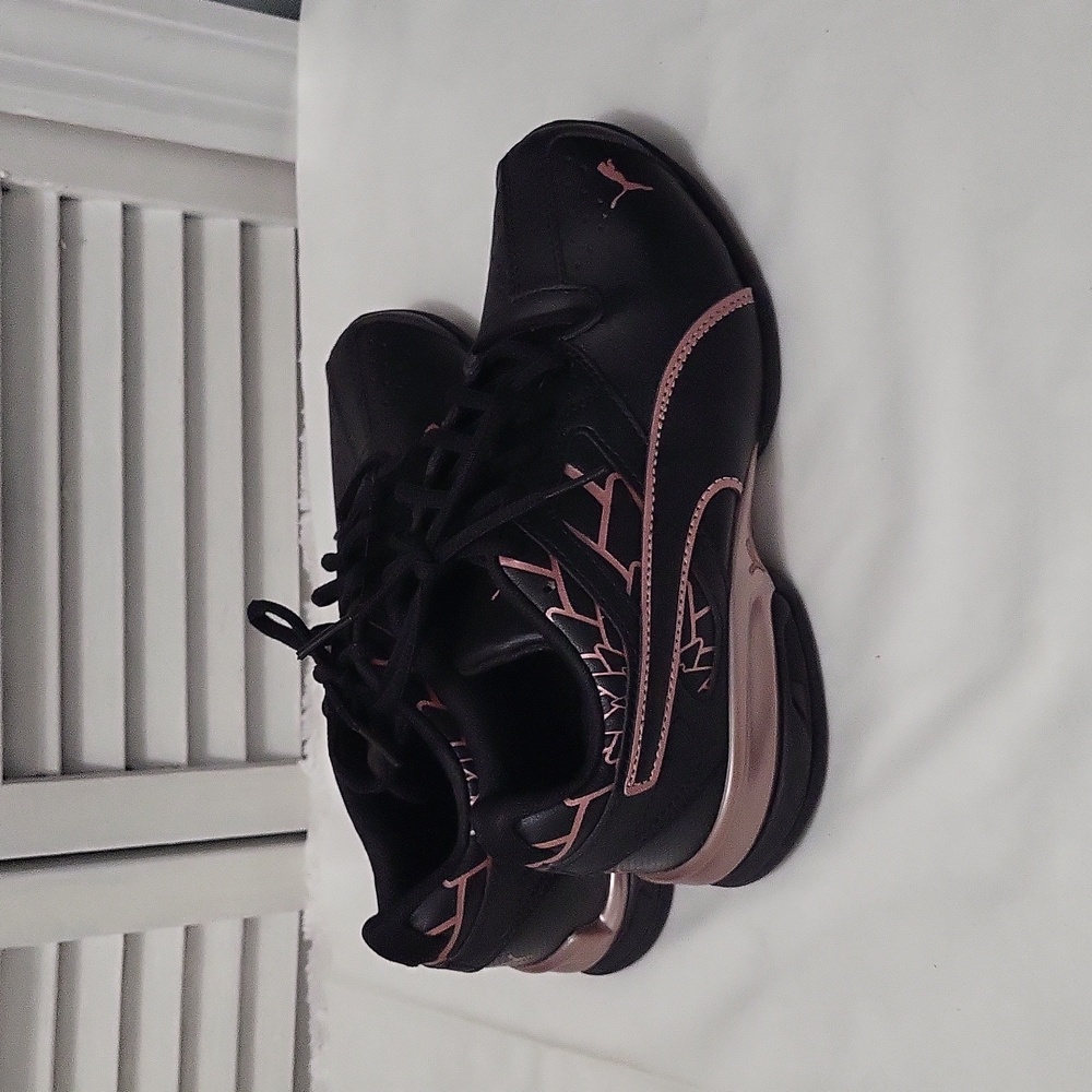 Puma womens sneakers size 6.5 black/mauve color. - Picture 2 of 5